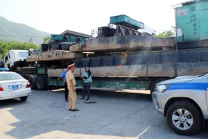 Phương tiện của Công ty cơ giới Sơn Hải chở quá tải bị Công an tỉnh Thừa Thiên - Huế phát hiện và xử lý