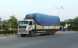 Xử lý nghiêm xe tải và xe kéo sơmirơmoóc dừng đỗ không đúng quy định