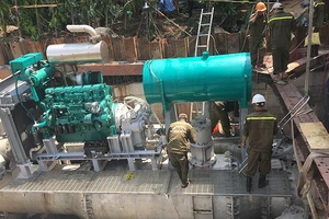 "Siêu máy bơm" ngừng hoạt động, tăng cường 3 máy bơm chống ngập đường Nguyễn Hữu Cảnh
