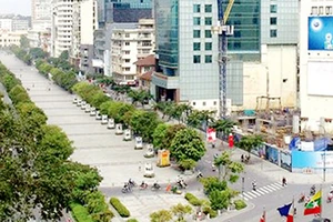 Kiến nghị xây cầu vượt hoặc hầm cho người đi bộ từ đường Tôn Đức Thắng qua Nguyễn Huệ, Hàm Nghi