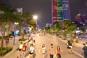 Cấm xe lưu thông vào đường Nguyễn Huệ tối cuối tuần