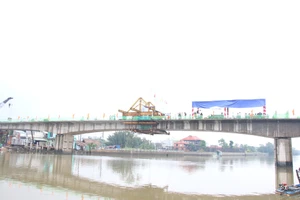 Hợp long cầu Phước Lộc huyện Nhà Bè sau 8 năm thi công