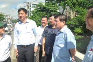 Chủ tịch UBND TPHCM Nguyễn Thành Phong chỉ đạo: Khẩn trương triển khai dự án rạch Xuyên Tâm ​