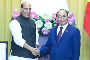 Chủ tịch nước Nguyễn Xuân Phúc tiếp Bộ trưởng Bộ Quốc phòng Ấn Độ