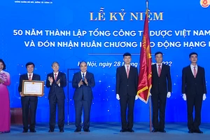 Chủ tịch nước Nguyễn Xuân Phúc: Không để xảy ra tình trạng thiếu thuốc, trang thiết bị y tế