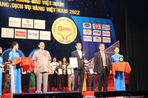 Phương Trang đạt danh hiệu “Top 10 Nhãn hiệu hàng đầu và Dịch vụ vàng Việt Nam năm 2022“