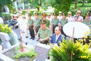 Chủ tịch nước Nguyễn Xuân Phúc: Lực lượng công an đã hoàn thành tốt phong trào “Đền ơn đáp nghĩa“