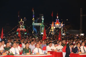 Chủ tịch nước Nguyễn Xuân Phúc dự lễ kỷ niệm 50 năm chiến thắng Cấm Dơi