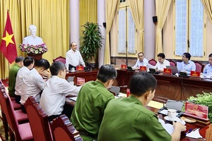 Chủ tịch nước Nguyễn Xuân Phúc làm việc với Thường trực Hội đồng Tư vấn đặc xá