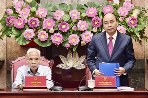 Chủ tịch nước Nguyễn Xuân Phúc gặp mặt cán bộ từng trực tiếp phục vụ, bảo vệ Bác Hồ