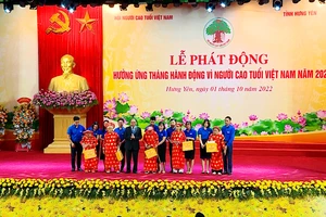 Chủ tịch nước Nguyễn Xuân Phúc: Người cao tuổi được quan tâm, chăm sóc tốt nhất