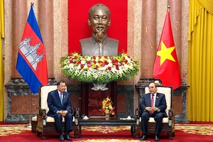 Chủ tịch nước Nguyễn Xuân Phúc tiếp Chủ tịch Thượng viện Vương quốc Campuchia