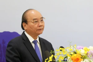 Chủ tịch nước Nguyễn Xuân Phúc rời Hà Nội thăm Hàn Quốc 