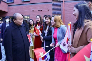 Chủ tịch nước Nguyễn Xuân Phúc: Phát huy trí tuệ của người Việt Nam ở nước ngoài