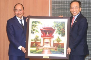 Chủ tịch nước Nguyễn Xuân Phúc hội kiến Phó Thủ tướng Hàn Quốc Choo Kyung-ho 
