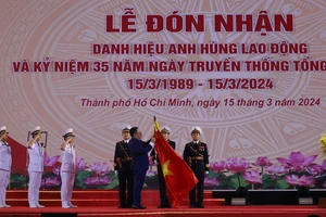 Tổng công ty Tân Cảng Sài Gòn nhận danh hiệu Anh hùng Lao động