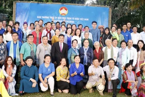 Lan tỏa nét đẹp văn hóa gia đình Việt Nam đến sinh viên Lào, Campuchia