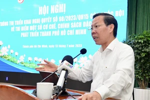Chủ tịch UBND TPHCM Phan Văn Mãi phát biểu tại hội nghị. Ảnh: VIỆT DŨNG