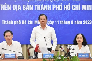 Chủ tịch UBND TPHCM Phan Văn Mãi: Hạn chế thấp nhất phiền hà cho người dân khi sắp xếp khu phố, ấp
