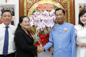 Chủ tịch HĐND TPHCM Nguyễn Thị Lệ thăm tập thể, cá nhân tiêu biểu đạo Công giáo