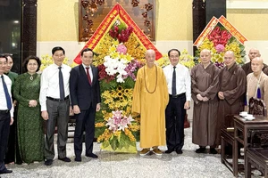 Phó Thủ tướng Trần Lưu Quang thăm, chúc mừng Đại lễ Phật đản tại TPHCM