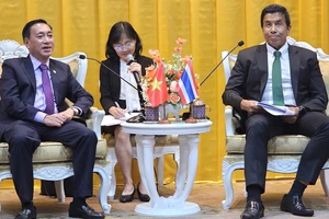 Phó Chủ tịch HĐND TPHCM Phạm Thành Kiên trao đổi cùng Thống đốc Thủ đô Bangkok Chadchart Sittipunt