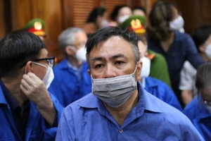 Bị cáo Nguyễn Minh Khải (cựu Giám đốc Bệnh viện Mắt TPHCM) trong vụ án “Vi phạm quy định về đấu thầu gây hậu quả nghiêm trọng” xảy ra tại Bệnh viện Mắt TPHCM bị tuyên án 7 năm tù giam