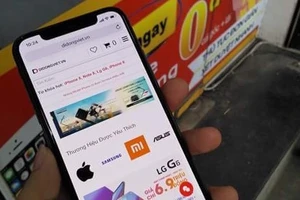 Người Việt đã cầm iPhone X trên tay