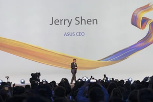 CEO của ASUS - Jerry Shen đã giới thiệu dòng sản phẩm mới nhất là ZenFone