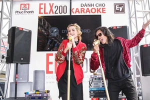 Cặp đôi Vietnam's Next Top Model 2015 cao trên 1m90 Hải Đăng và Hồng Xuân trình diễn trong Demo Prosound 2018 tại gian triển lãm Phúc Thanh Audio