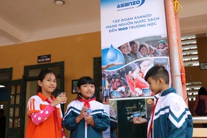 Máy lọc nước Asanzo được trao cho các trường học
