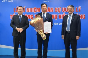 VNPT trao quyết định cho ông Nguyễn Nam Long