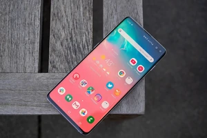 Galaxy S10 Plus giảm còn 17,6 triệu đồng