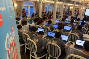 Saigon Code Tour với đông đảo các bạn trẻ yêu lập trình tham gia 