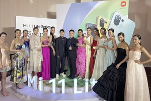 Xiaomi Việt Nam kết hợp với nhà thiết kế thời trang Trần Hùng ra mắt hai sản phẩm mới trong dòng Mi 11 – Mi 11 Lite và Mi 11 Lite 5G