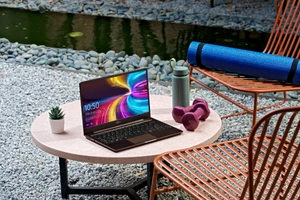 Fujitsu CH laptop cho trải nghiệm đa phương tiện di động toàn diện