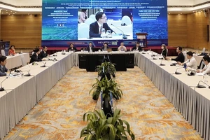 Ông Bruce Li, Phó Chủ tịch Kinh doanh Năng lượng số Châu Á - Thái Bình Dương của Huawei Digital Power phát biểu online tại Hội nghị