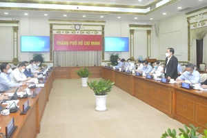 Bộ trưởng Bộ KH-CN Huỳnh Thành Đạt làm việc với lãnh đạo UBND TPHCM. Ảnh: CAO THĂNG