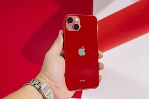 Phone 13 phiên bản màu đỏ rất bắt mắt