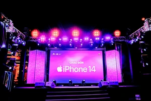 Minh Tuấn Mobile hợp tác độc quyền cùng PETROSETCO làm sự kiện mở bán iPhone 14 hoành tráng trong đêm qua