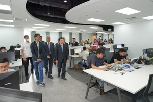 Nguyên Chủ tịch nước Trương Tấn Sang và đoàn đại biểu thăm MoMo