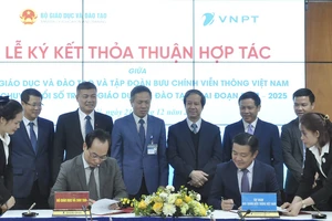 Đại diện Bộ GD-ĐT và tập đoàn VNPT ký kết thoả thuận hợp tác