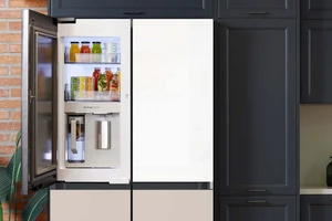Tủ lạnh Bespoke Multidoor tích hợp quầy minibar 