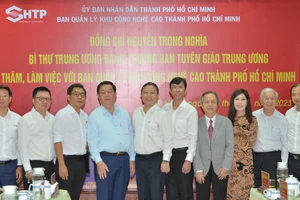 Đoàn công tác Ban Tuyên giáo Trung ương do đồng chí Nguyễn Trọng Nghĩa dẫn đầu thăm và làm việc với SHTP. Ảnh CAO THĂNG