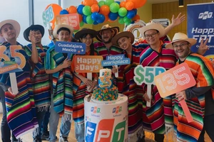 Nhân viên FPT Mexico trong ngày khai trương chi nhánh dịp chuẩn bị sinh nhật Tập đoàn FPT 35 năm.
