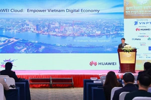 Ông Li Chufei, Giám đốc Kinh doanh Huawei Cloud Đông Nam Á phát biểu tại sự kiện Internet Day 2023