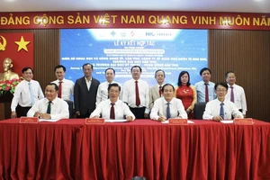 Các đơn vị ký kết thỏa thuận hợp tác đào tạo nhân lực ngành điện tử và vi mạch bán dẫn tại Thành phố Cần Thơ.
