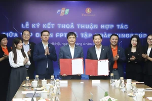 Tập đoàn Tập đoàn FPT và Vingroup ký kết thỏa thuận hợp tác.