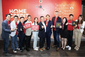 Home Credit Việt Nam ký kết hợp tác với Công ty Cổ phần Đầu tư Thế Giới Di Động
