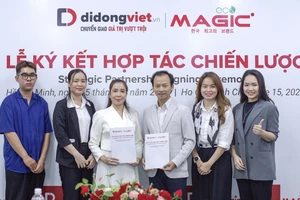 CEO Nguyễn Ngọc Đạt, đại diện Di Động Việt ký kết với đối tác chiến lược Magic
